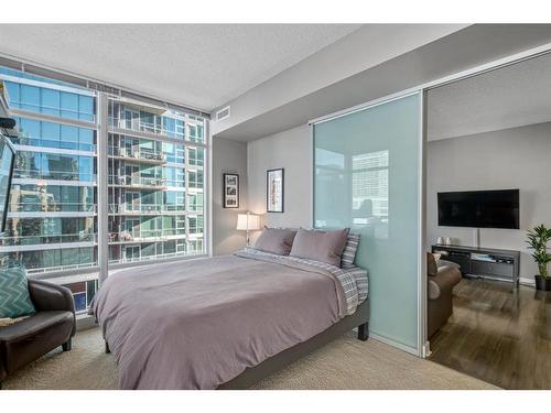 601-215 13 Avenue Sw, Calgary, AB - Indoor Photo Showing Bedroom