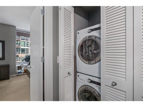 601-215 13 Avenue Sw, Calgary, AB - Indoor Photo Showing Laundry Room