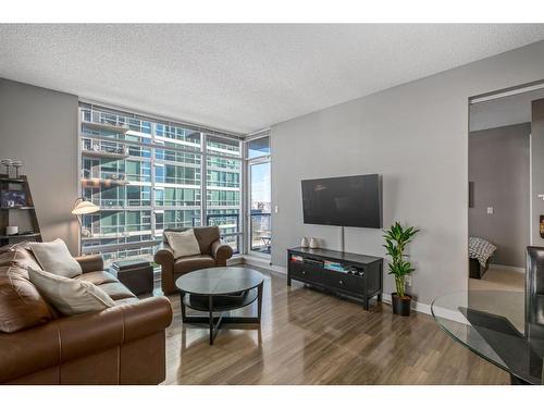 601-215 13 Avenue Sw, Calgary, AB - Indoor Photo Showing Living Room