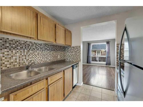 85-6915 Ranchview Drive Nw, Calgary, AB - Indoor Photo Showing Kitchen With Double Sink