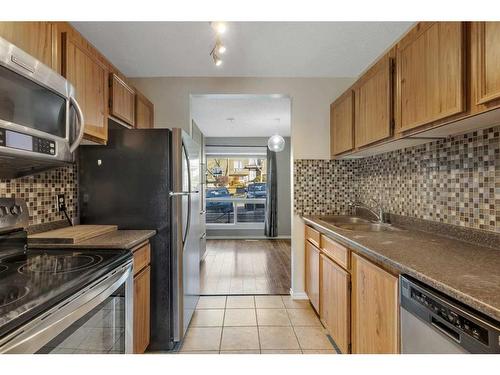 85-6915 Ranchview Drive Nw, Calgary, AB - Indoor Photo Showing Kitchen With Double Sink