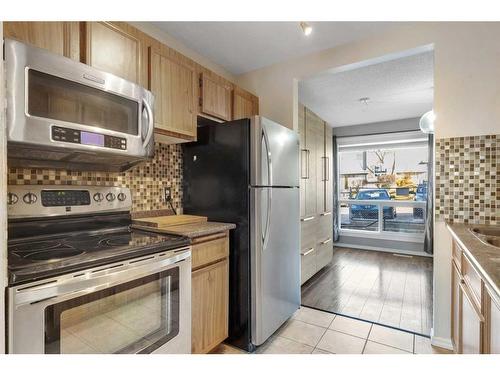 85-6915 Ranchview Drive Nw, Calgary, AB - Indoor Photo Showing Kitchen