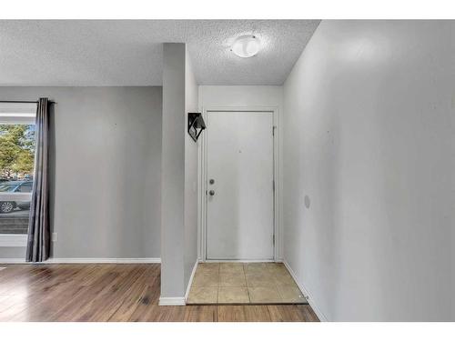 85-6915 Ranchview Drive Nw, Calgary, AB - Indoor Photo Showing Other Room