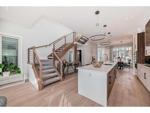 926 33A Street Nw, Calgary, AB - Indoor Photo Showing Kitchen