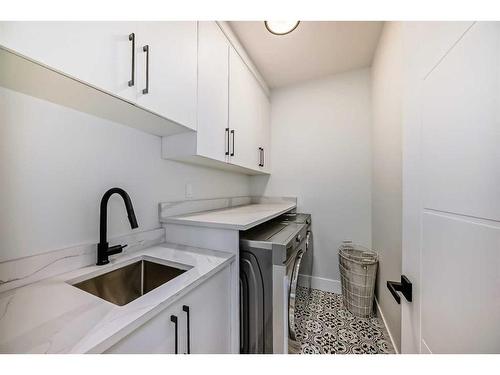 926 33A Street Nw, Calgary, AB - Indoor Photo Showing Laundry Room