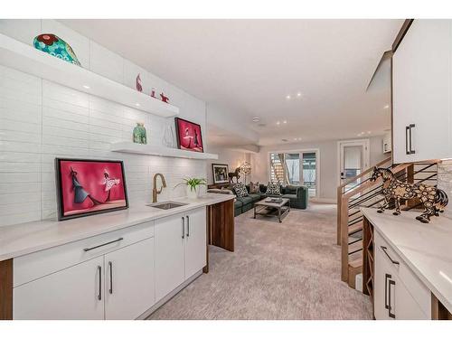 926 33A Street Nw, Calgary, AB - Indoor Photo Showing Kitchen