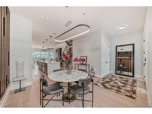 926 33A Street Nw, Calgary, AB - Indoor Photo Showing Dining Room