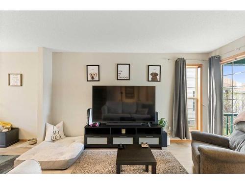 228 Quigley Close, Cochrane, AB - Indoor Photo Showing Living Room