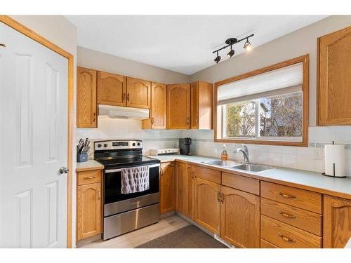 228 Quigley Close, Cochrane, AB - Indoor Photo Showing Kitchen With Double Sink