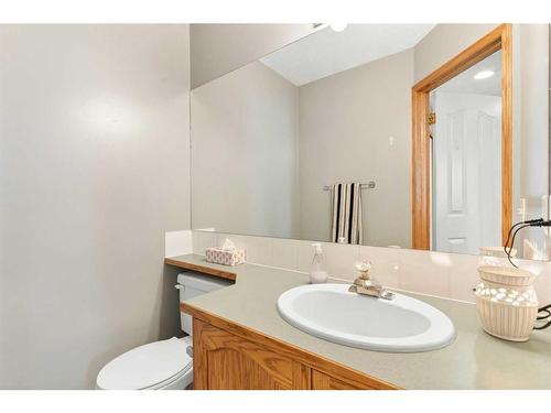 228 Quigley Close, Cochrane, AB - Indoor Photo Showing Bathroom