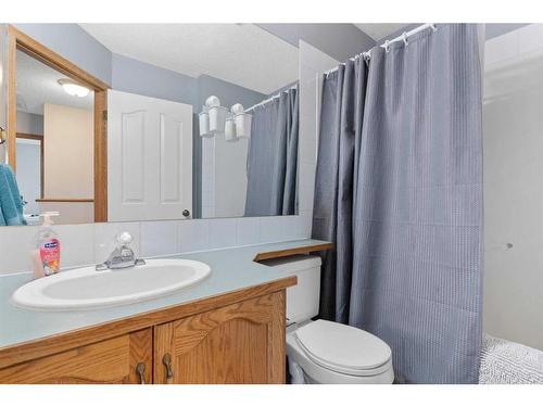 228 Quigley Close, Cochrane, AB - Indoor Photo Showing Bathroom