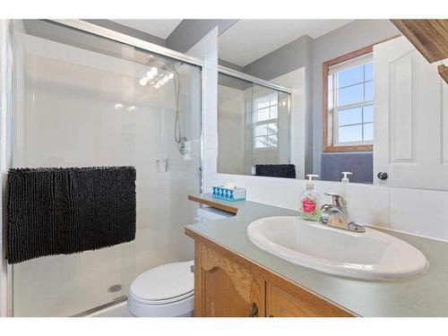 228 Quigley Close, Cochrane, AB - Indoor Photo Showing Bathroom