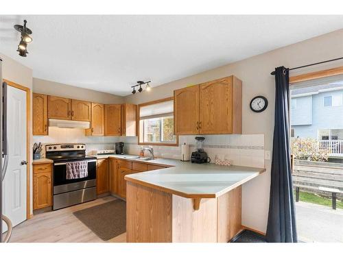 228 Quigley Close, Cochrane, AB - Indoor Photo Showing Kitchen