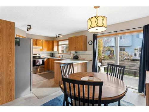 228 Quigley Close, Cochrane, AB - Indoor Photo Showing Dining Room