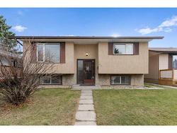 423 Huntington Way NE Calgary, AB T2K 5A7