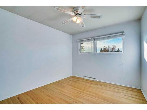 2444 44 Street Se, Calgary, AB - Indoor Photo Showing Other Room