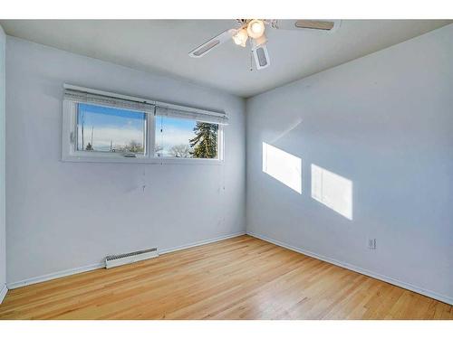 2444 44 Street Se, Calgary, AB - Indoor Photo Showing Other Room