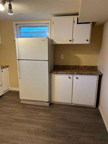 2444 44 Street Se, Calgary, AB - Indoor Photo Showing Kitchen With Double Sink