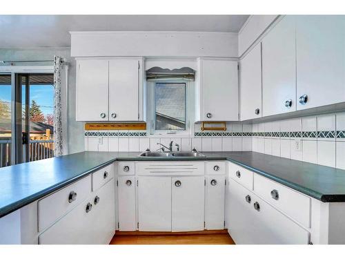 2444 44 Street Se, Calgary, AB - Indoor Photo Showing Kitchen With Double Sink