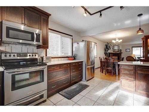 10632 Brackenridge Road Sw, Calgary, AB - Indoor Photo Showing Kitchen With Stainless Steel Kitchen