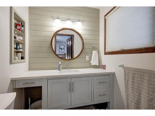 10632 Brackenridge Road Sw, Calgary, AB - Indoor Photo Showing Bathroom