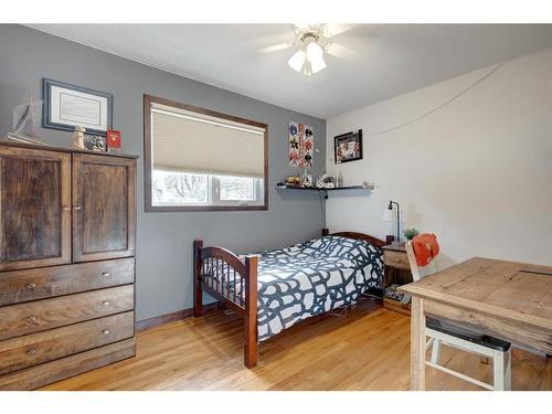 10632 Brackenridge Road Sw, Calgary, AB - Indoor Photo Showing Bedroom