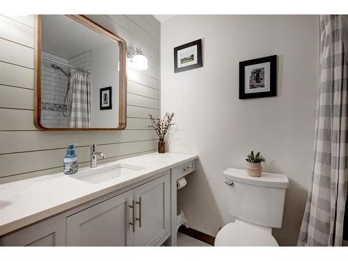 10632 Brackenridge Road Sw, Calgary, AB - Indoor Photo Showing Bathroom