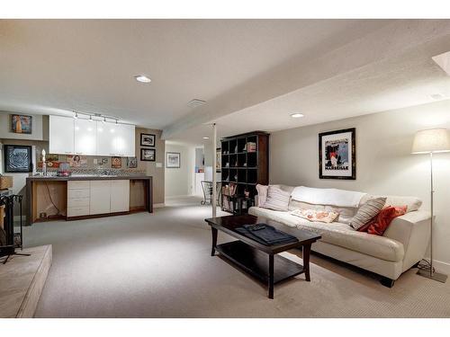 10632 Brackenridge Road Sw, Calgary, AB - Indoor Photo Showing Living Room