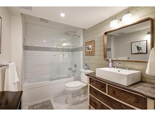 10632 Brackenridge Road Sw, Calgary, AB - Indoor Photo Showing Bathroom