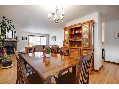 10632 Brackenridge Road Sw, Calgary, AB - Indoor Photo Showing Dining Room