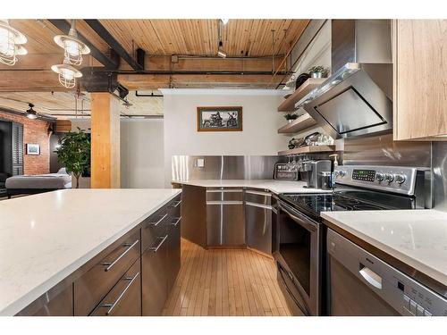 305-535 10 Avenue Sw, Calgary, AB - Indoor Photo Showing Kitchen