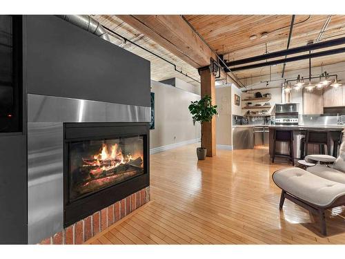 305-535 10 Avenue Sw, Calgary, AB - Indoor Photo Showing Living Room With Fireplace