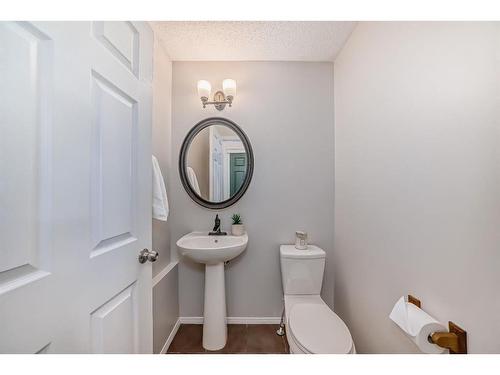 34 Sunset Heights, Cochrane, AB - Indoor Photo Showing Bathroom