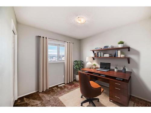 34 Sunset Heights, Cochrane, AB - Indoor Photo Showing Office