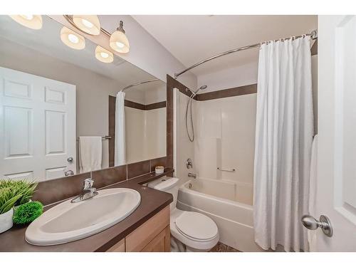 34 Sunset Heights, Cochrane, AB - Indoor Photo Showing Bathroom