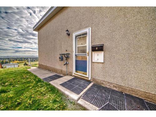 D-7540D Hunterview Drive Nw, Calgary, AB - Outdoor