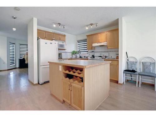 312 Tarington Close Ne, Calgary, AB - Indoor Photo Showing Kitchen