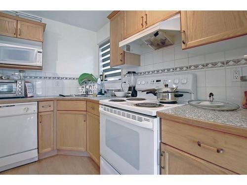 312 Tarington Close Ne, Calgary, AB - Indoor Photo Showing Kitchen