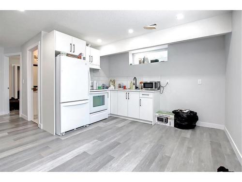 312 Tarington Close Ne, Calgary, AB - Indoor Photo Showing Kitchen