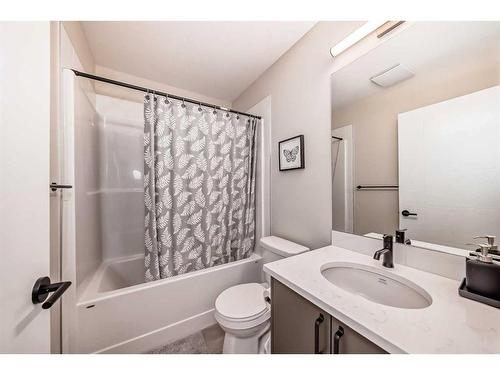 534 Copperstone Manor Se, Calgary, AB - Indoor Photo Showing Bathroom