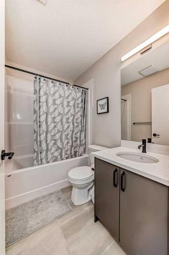 534 Copperstone Manor Se, Calgary, AB - Indoor Photo Showing Bathroom