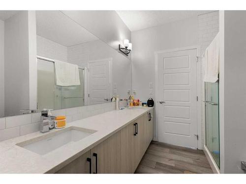 206-40 Carrington Plaza Nw, Calgary, AB - Indoor Photo Showing Bathroom