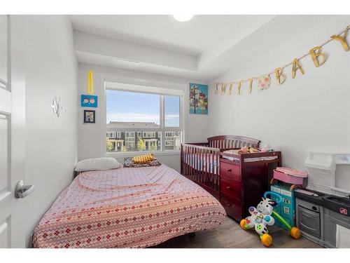 206-40 Carrington Plaza Nw, Calgary, AB - Indoor Photo Showing Bedroom