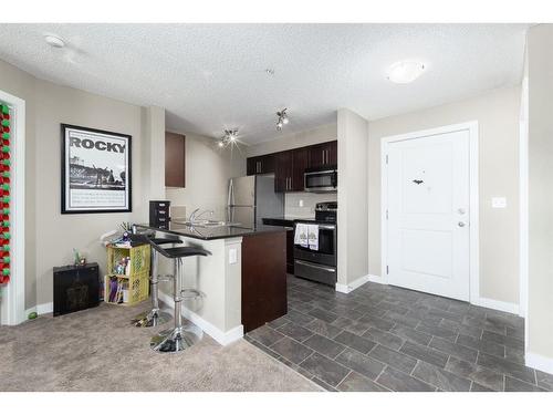 2410-625 Glenbow Drive, Cochrane, AB - Indoor Photo Showing Kitchen