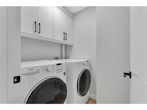 143 Bermuda Drive Nw, Calgary, AB - Indoor Photo Showing Laundry Room