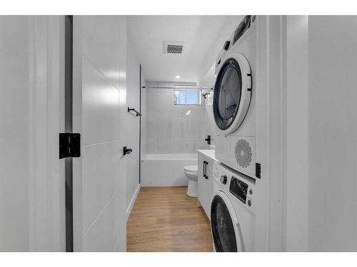 143 Bermuda Drive Nw, Calgary, AB - Indoor Photo Showing Laundry Room