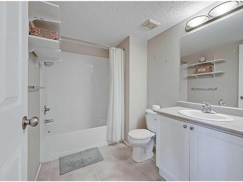 320-428 Chaparral Ravine View Se, Calgary, AB - Indoor Photo Showing Bathroom