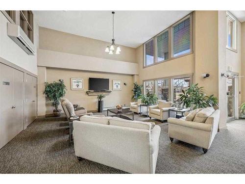 320-428 Chaparral Ravine View Se, Calgary, AB - Indoor Photo Showing Living Room