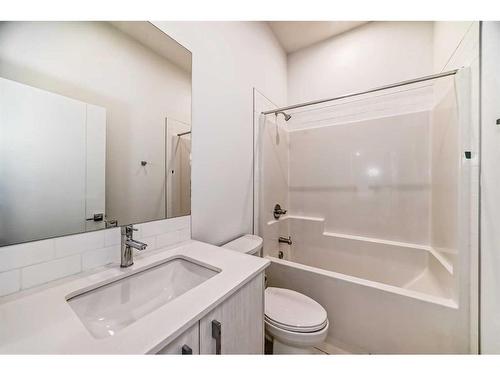 1503-395 Skyview Parkway Ne, Calgary, AB - Indoor Photo Showing Bathroom