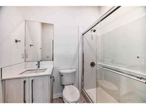 1503-395 Skyview Parkway Ne, Calgary, AB - Indoor Photo Showing Bathroom